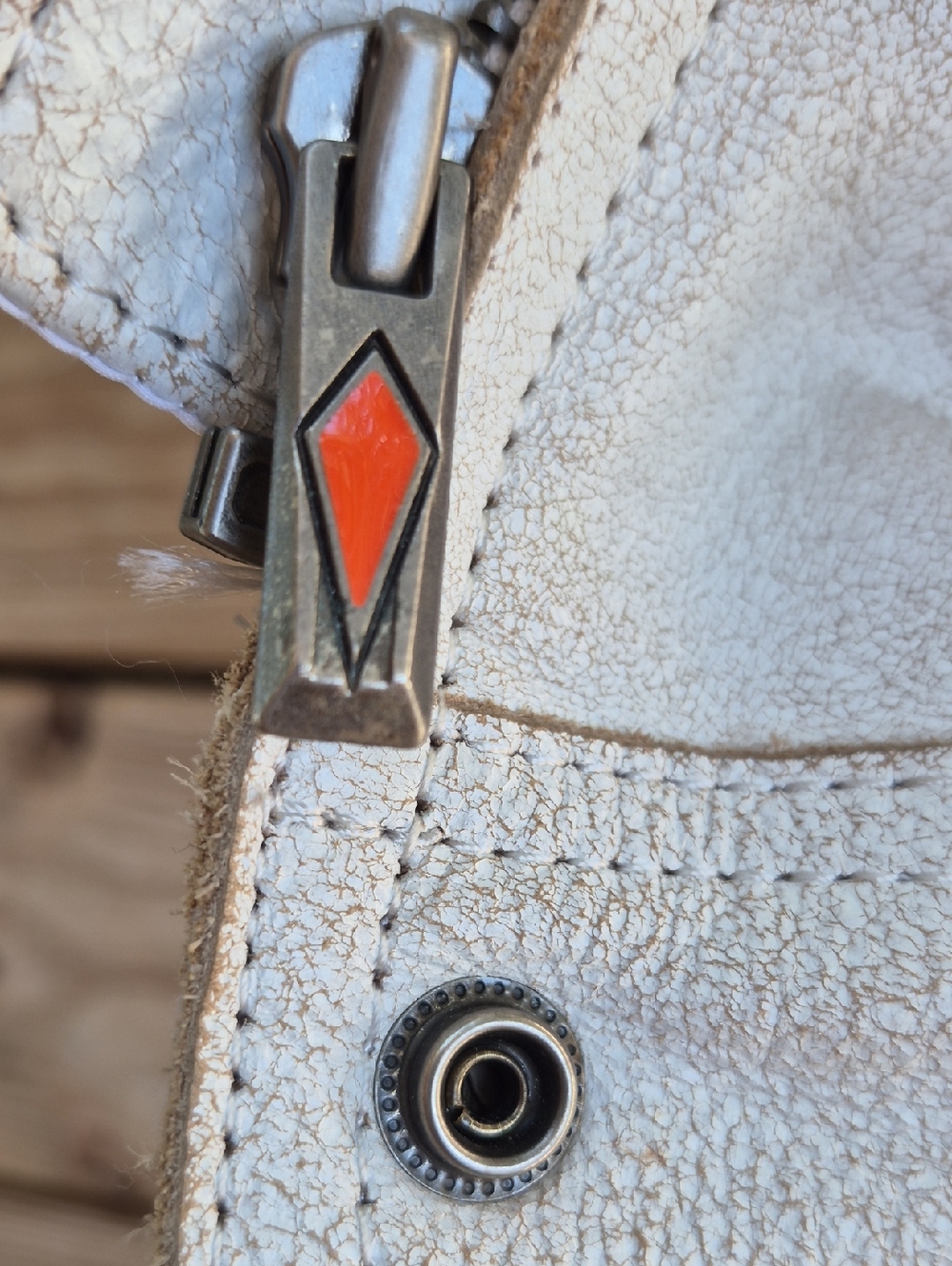 "Distressed" White Leather "POWER TRIP" ladies Jacket - Picture 10 of 11
